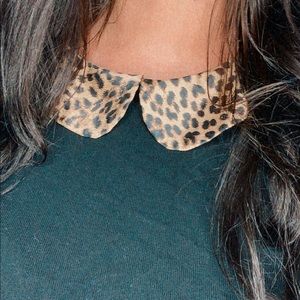 Black king sleeve with leopard print collar